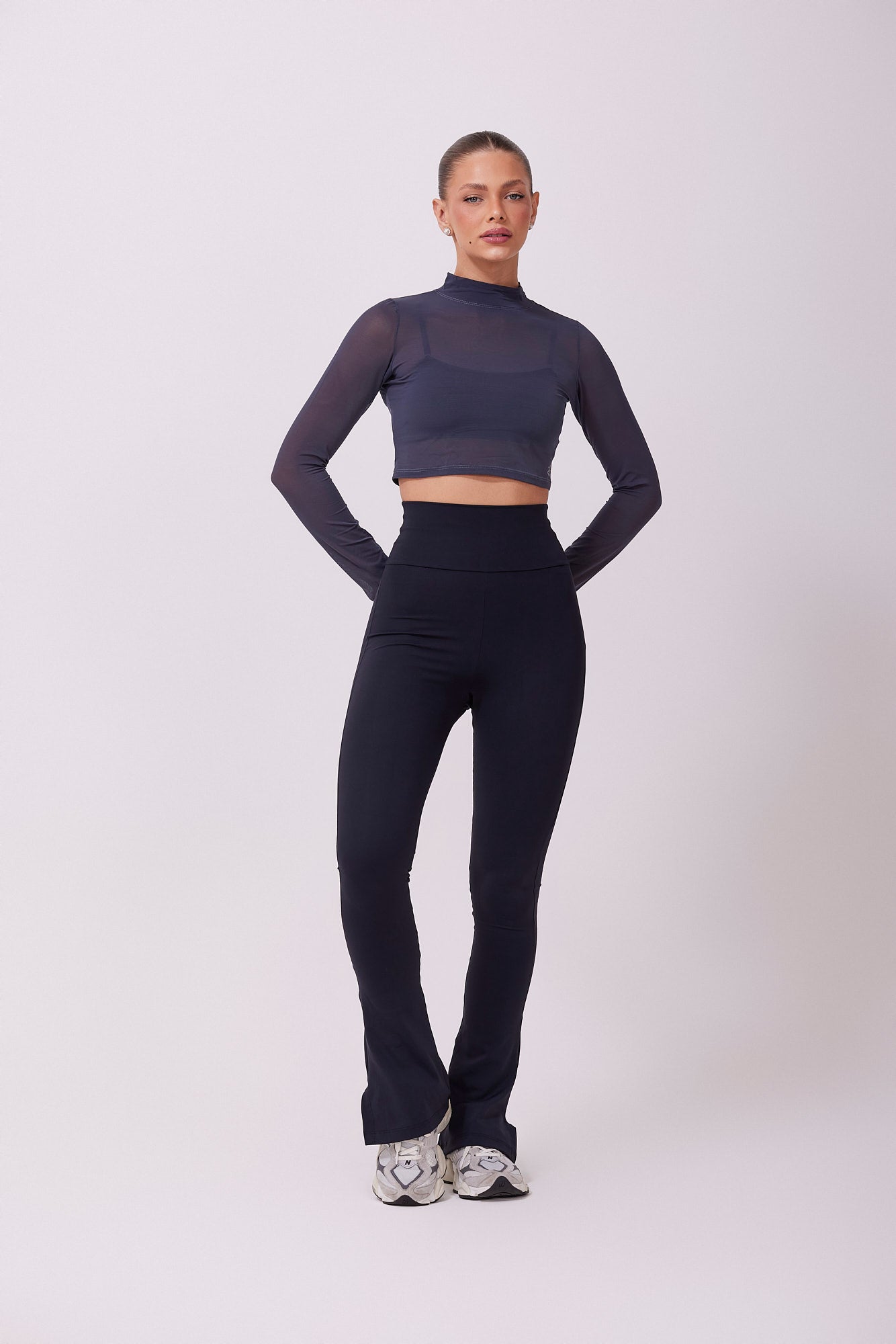 cropped-dot-mesh-cinza